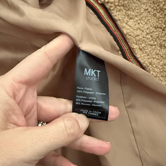 Mkt Studio Shopbop Camel Teddy Jacket Coat size FR 40 - Picture 10 of 11